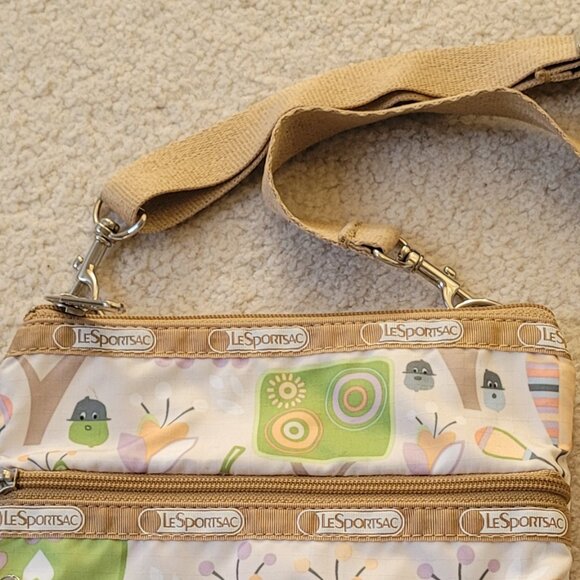 Lesportsac mulit-pocket shoulder bag with removable strap - Picture 4 of 6